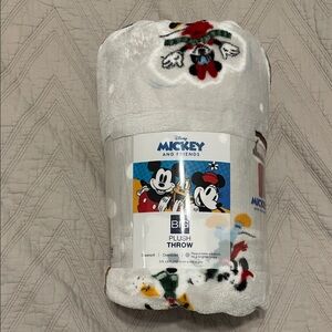 Disney Mickey and Friends Christmas throw blanket NWT